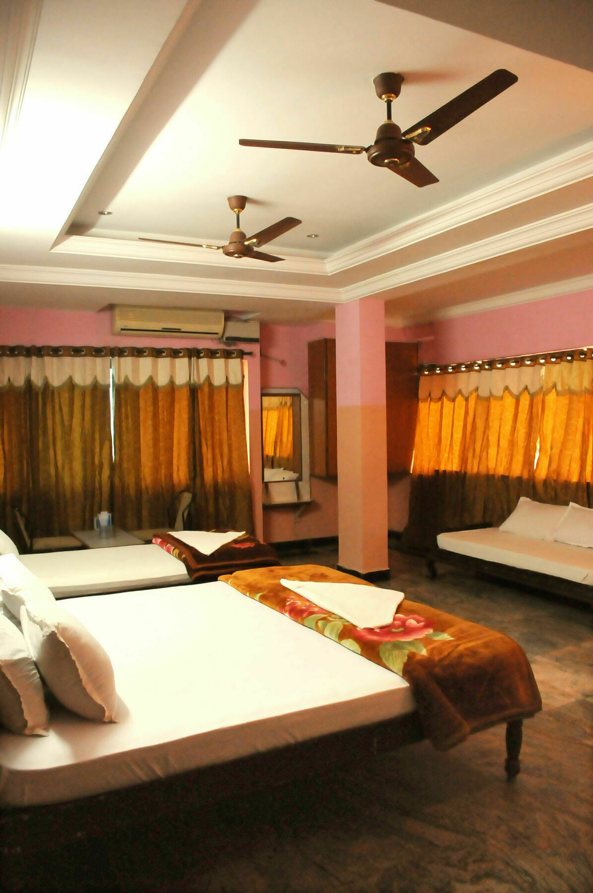 V.K.Residency Hotel Tirupati Luaran gambar